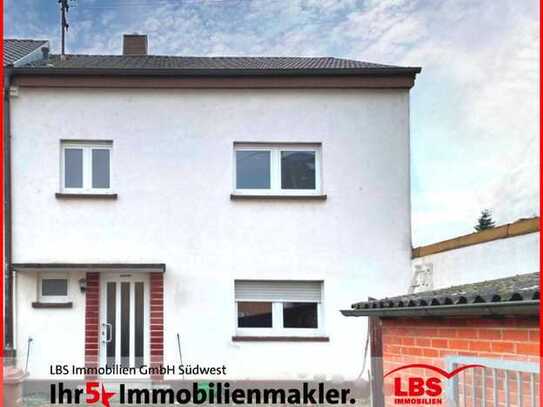 Ideal für Familien: Reihenendhaus mit viel Potenzial und Abenteuergarten !