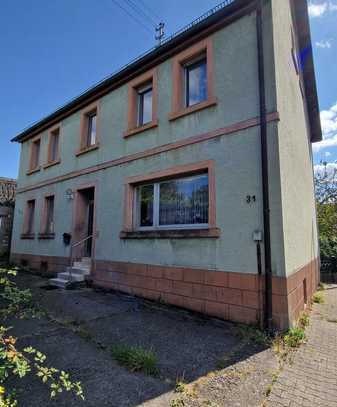 Freistehendes Einfamilienhaus mit Werkstatt, Garage, Garten