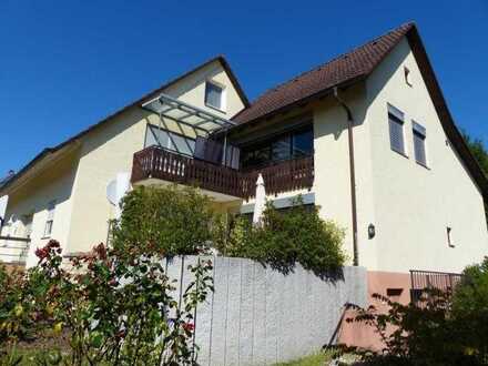 Großes Zweifamilien-Wohnhaus