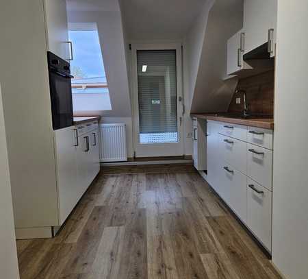 Schöne zweigeschossige Fünf-Zimmer OG/DG-Wohnung mit Dachterrasse