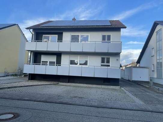 Helle, neu renovierte 4-Zimmer-Wohnung mit Balkon und Terrasse in Forst