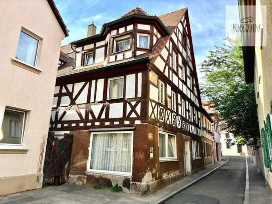 Investoren aufgepasst! Provisionsfreies Denkmal-MFH in der Altstadt von Schwabach