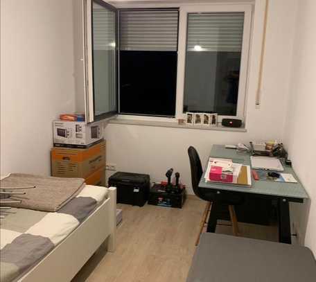 Schöne, helle 3 Zimmer-Wohnung mit sehr großer Dachterrasse