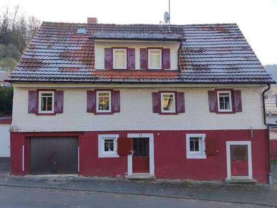 Freistehendes Haus mit großem Garten