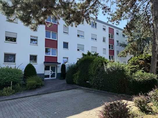 Familienfreundliche 4 Zimmer Wohnung * Pkw Stellplatz * Balkon * 2. OG