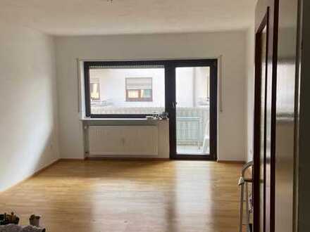 In Leimen: helle zwei Zimmer Wohnung mit Balkon in ruhiger Lage