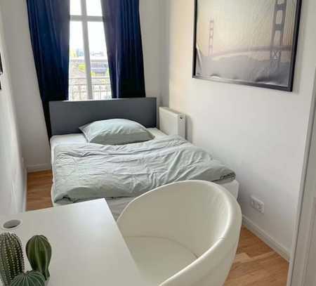 Zimmer Revaler Straße 4th Floor - Small room w/ Balcony 2