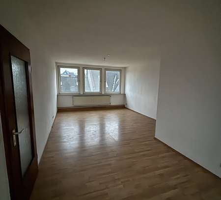 Lichtdurchflutete 4,5-Zimmer Dachgeschosswohnung mit großem Balkon - Zentral in Rellinghausen