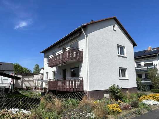 Ein-Zweifamilienhaus mit 2 Garagen und großen Carport in Hemsbach