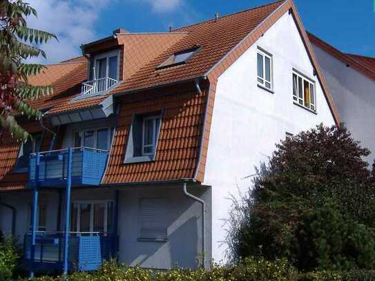 Gemütliche 2-Zimmer DG-Wohnung mit Einbauküche