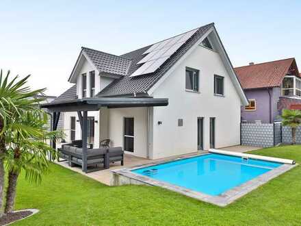 Perfekt für hohe Ansprüche: Sehr gepflegtes Einfamilienhaus mit großer Terrasse, Garten und Pool