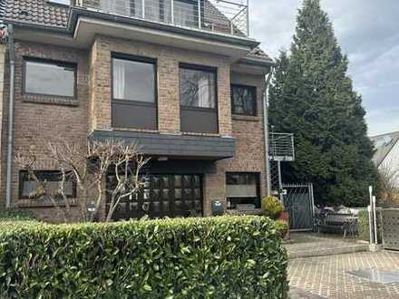 wunderschöne, helle Eigentumswohnung im Zwei-Familienhaus! Dachterrasse, Stellplatz, einzugsfertig!