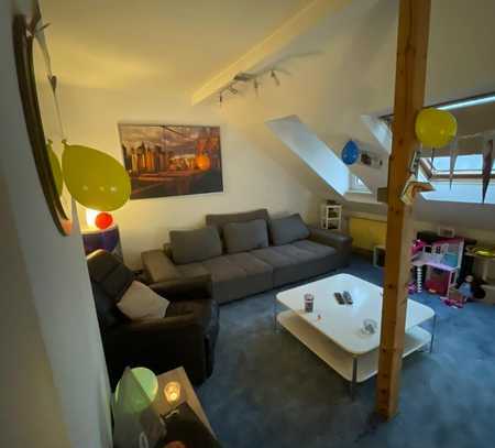 Freundliche 2-Zimmer-DG-Wohnung zur Miete in Krefeld