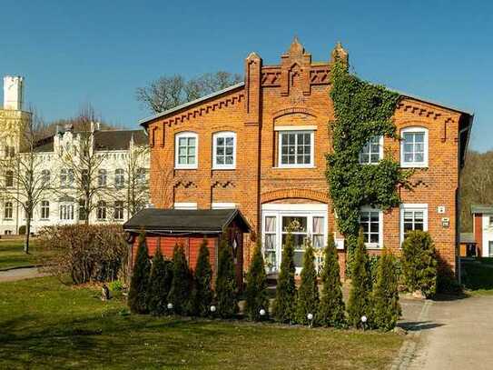 Mehrfamilienhaus im historischen Backsteinstil