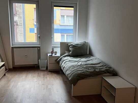 **NEU** WG geeignete 2 ZKB Wohnung in zentraler Lage