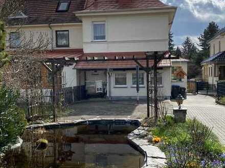 Gemütliches Einfamilienhaus mit Garage, Carport und großem Garten in Plauen