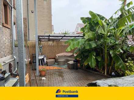 Erdgeschosswohnung mit großer Terrasse und Garage