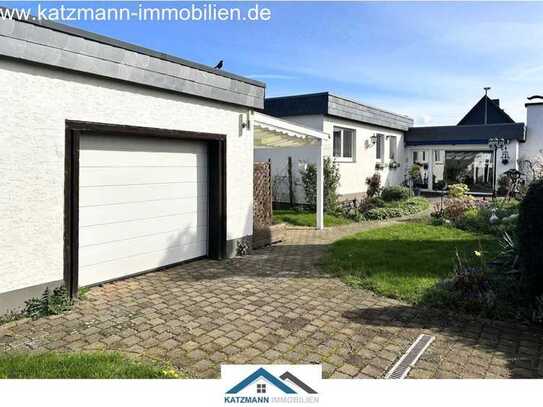 Winkelbungalow mit Garage und idyllischem Garten im Herzen von Lechenich zu verkaufen - 10 Fußminute