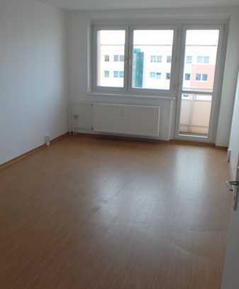 4-Zimmerwohnung mit Wannenbad und großem Süd-Balkon