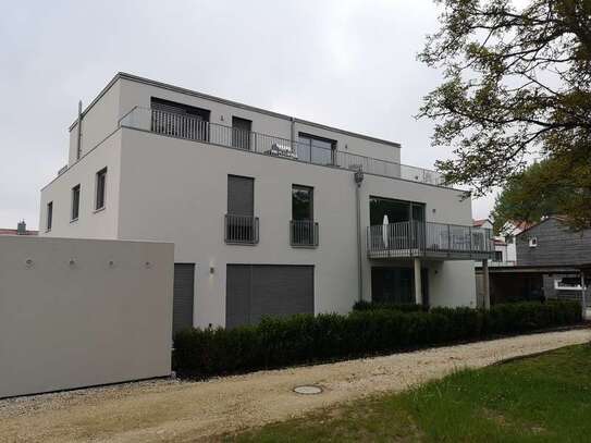 Geräumige 4-Raum-Erdgeschosswohnung mit gehobener Innenausstattung mit Balkon und EBK in Ingolstadt