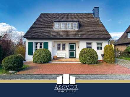 Freistehendes Einfamilienhaus mit viel Charme und attraktivem Ausbaupotenzial in Kalkum