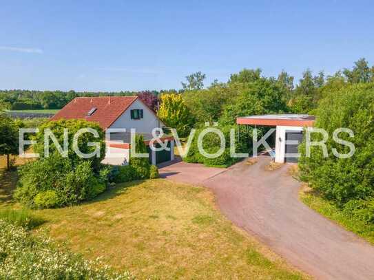 Schönes Einfamilienhaus mit Halle und Carport - Anmeldung eines gewerblichen Betriebs ist erforde...