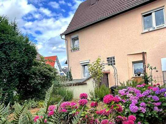 Ausbaufähiges Wohnhaus mit Gartenwohnung und Freisitz