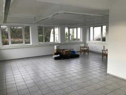 Schönes helles Büro im Gewerbegebiet Grevenbroich/Kapellen direkt an der A46