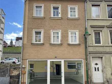 kleines Wohn- und Geschäftshaus