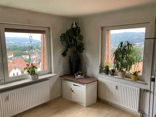 Gepflegte 3-Zimmer-Wohnung mit Balkon und EBK und herrlichem unverbaubarem Blick ins in Hann. Münden