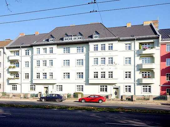 Frisch renovierte 2-Zimmer-Wohnung in topsaniertem Altbau m.großem Balkon!