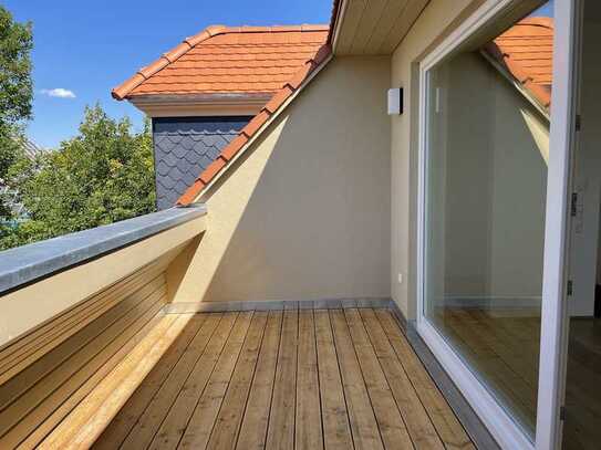 **Schöne 2-Raum-Dachgeschoßwohnung mit Loggia & Parkett mit FHZ / in der Südvorstadt** WE 11*