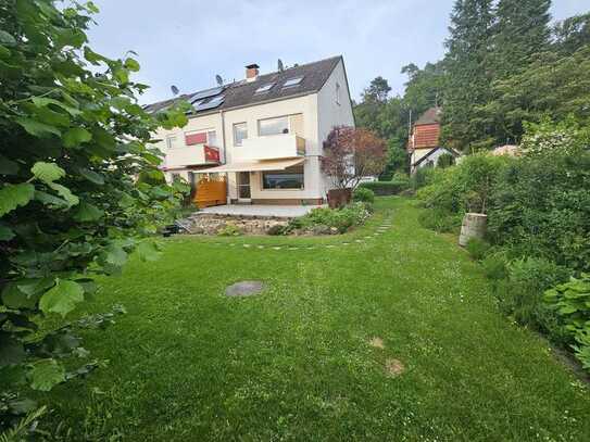 Großzügiges Reiheneckhaus mit großem Garten, Garage und Stellplatz in verkehrsgünstiger ruhiger Lage