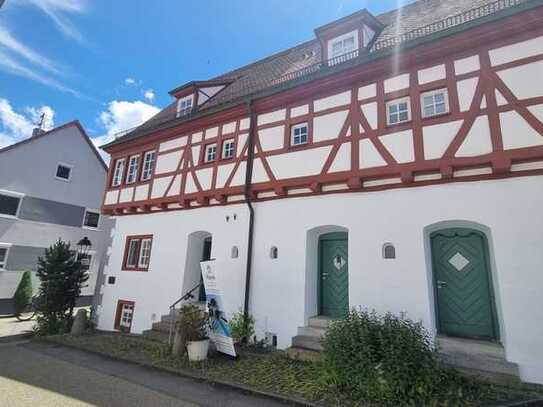 Attraktive, großzügige Wohnung mit Balkon im Stadtzentrum von Hayingen