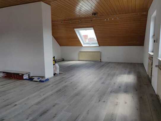 Schöne 3-Zimmer-Dachgeschosswohnung mit Balkon in Langenselbold