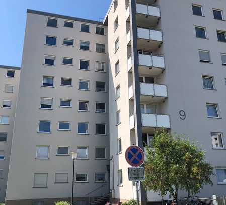 Stilvolle, modernisierte 1-Zimmer-Wohnung mit geh. Innenausstattung mit Balkon und EBK in Homburg