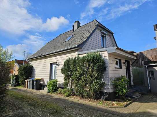 Freistehendes Einfamilienhaus mit großem Garten und viel Potenzial