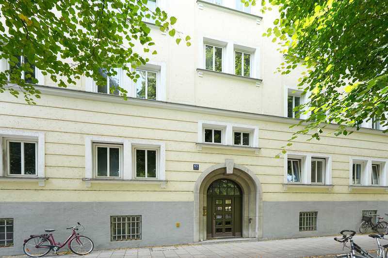 Nahe Rotkreuzplatz - 4-Zi.-Altbauwohnung mit Balkon zum Innenhof