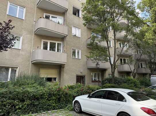 2 Zi ETW m. Balkon Niebuhrstr.52