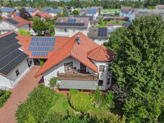 Großzügiges Einfamilienhaus mit schönem Garten in ruhiger Lage von Dingolfing-Teisbach