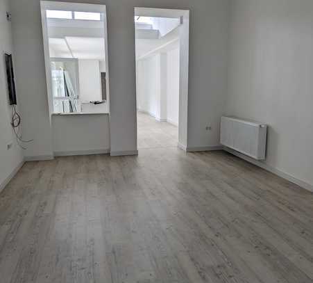 Bad Neuenahr Ladenlokal EG ca. 100 m², Lagerfläche UG ca. 30 m²