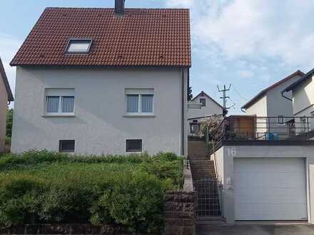 Schnuckeliges Häuschen mit großer Spielwiese und Garten