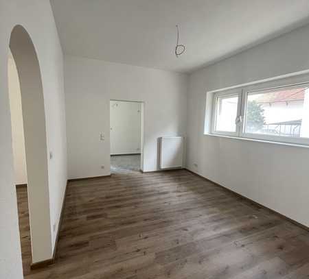 Renovierte 5-Zimmer Wohnung / 94 m² / Stellplatz im Hof