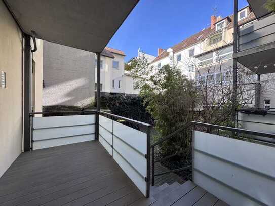 Altbaucharme: Helle 4 Zi. Wohnung mit Garten und privatem Keller