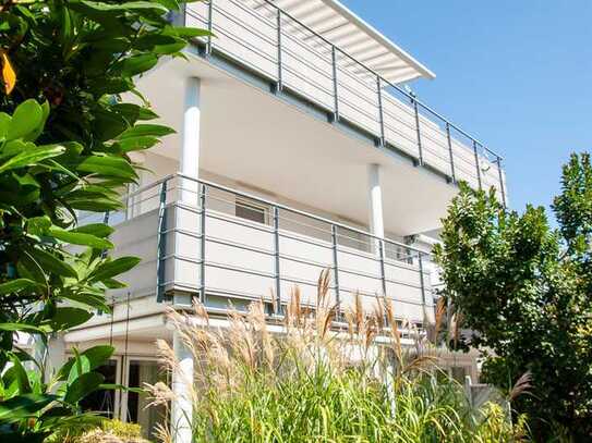 Moderne 2-Zi.-Wohnug mit Süd-Balkon, Stellplatz und Blick ins Grüne in ruhiger, unverbaubarer Lage