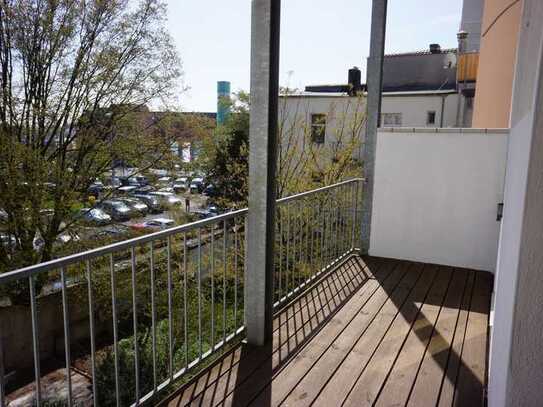 2-Raum-Wohnung mit gehobener Innenausstattung und Balkon mit Balkon in Düsseldorf