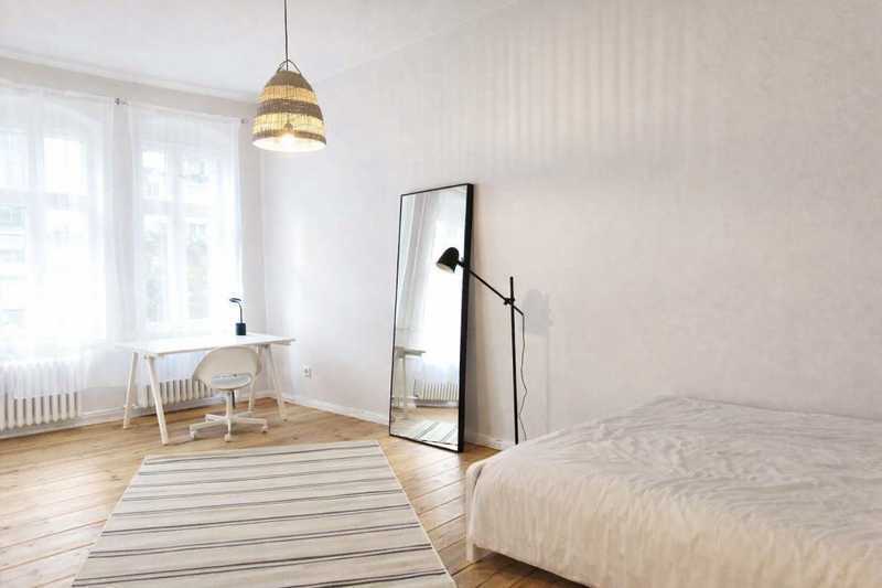 Altbaucharme im ruhigen Hinterhaus, möbliert vermietet mit ca. 5 % Rendite