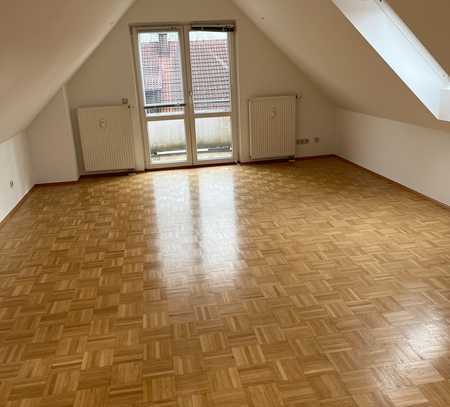 Elegante Dachgeschosswohnung mit Balkon