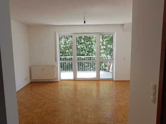 Gepflegte 3-Zimmer-Maisonette-Wohnung mit Balkon und EBK in Mainz