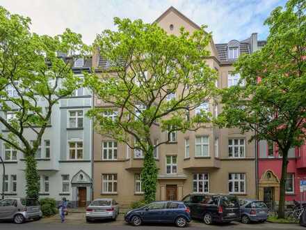 Charmante Altbauwohnung mit Balkon auf einer der schönsten Straßen in Golzheim!